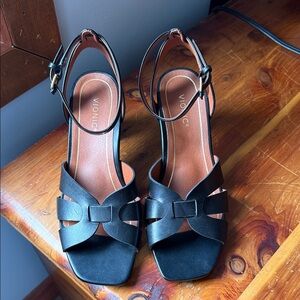 Vionic Marrin Black leather Sandals new condition